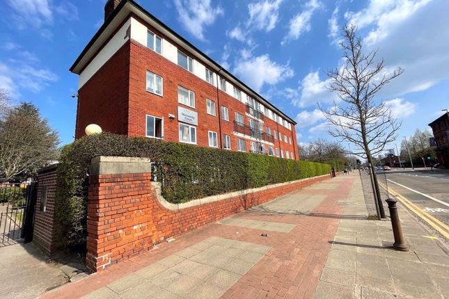 Flat to rent in Eccles New Road, Salford M5