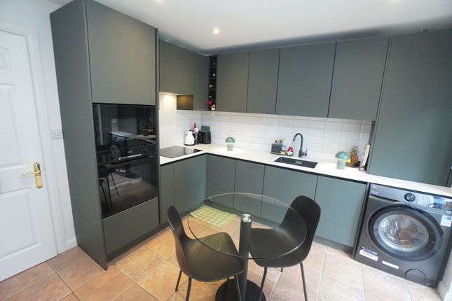 2 West Court, High Wycombe photo 4