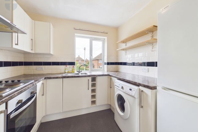 9b Barnsbury Avenue, Aylesbury photo 2