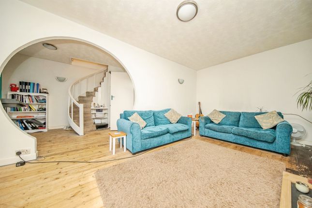 74, Windmill Park, CLACTON-ON-SEA photo 2