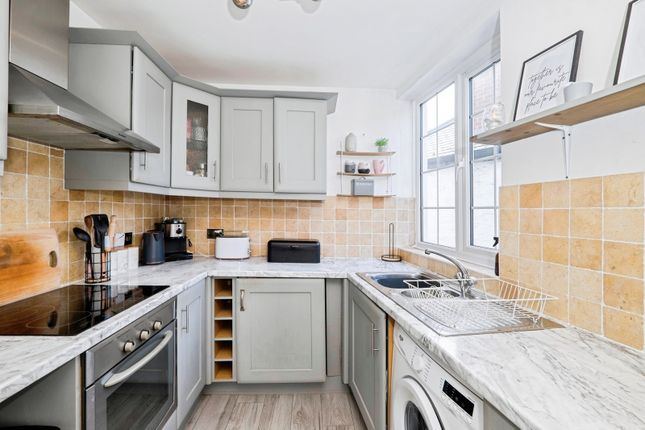Flat 1, Orchard House,, Orchard Place, Penzance photo 3
