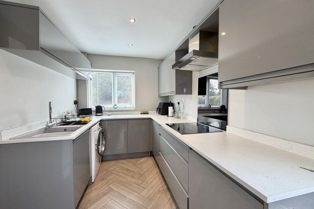 22, Hallfield Avenue, Leeds photo 4