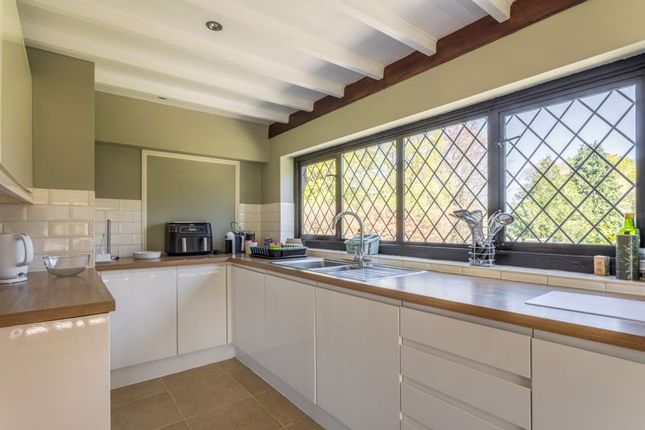 Kitchen Main House (2)