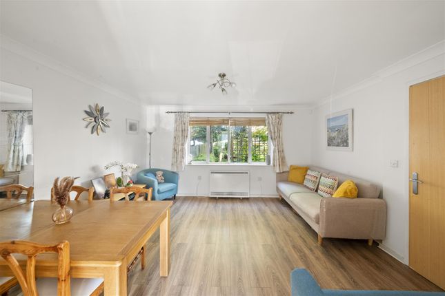 20, Carmichael Close, Ruislip photo 4