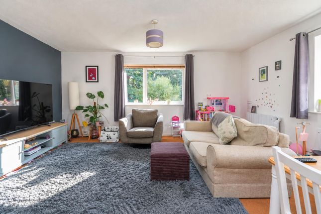 Arrancourt, Gilligan Close, Horsham photo 4