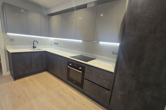 303c, Shenley Road, Borehamwood photo 2