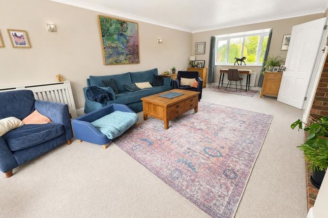 15 Ampthill Road, Flitwick, Bedfordshire photo 4