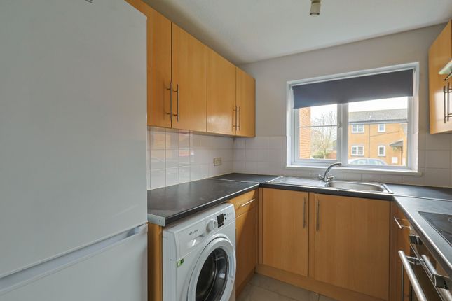 25, Aldworth Close, Bracknell photo 3