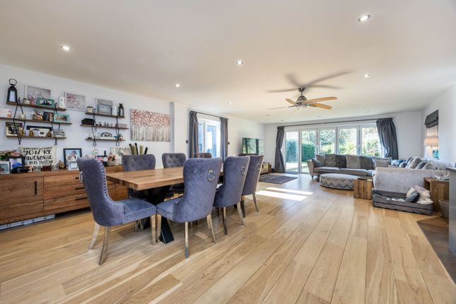 52 Bridgelands, Copthorne, Crawley photo 4