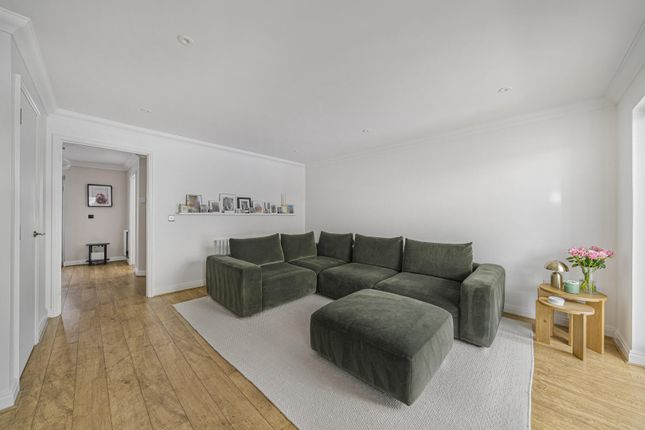 32, Sandringham Drive, Dartford photo 4