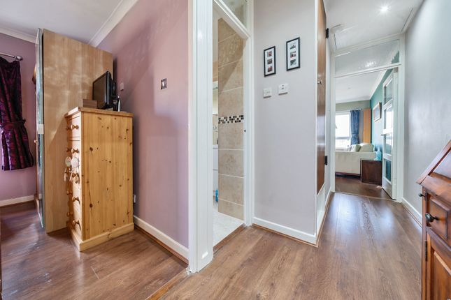 Flat for sale in Carters Close, Worcester Park