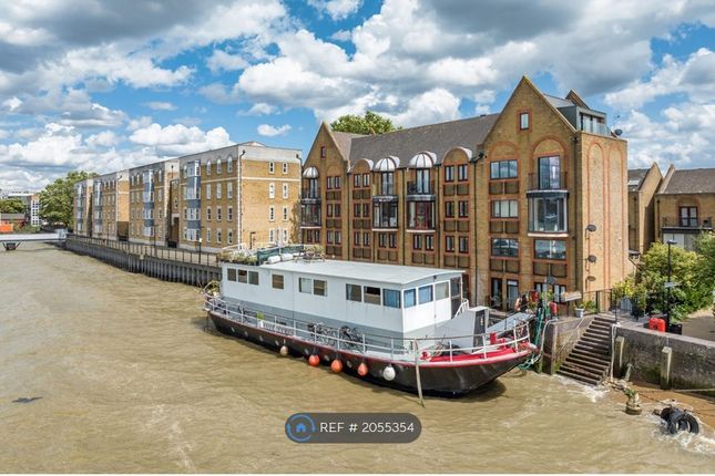 Houseboat to rent in Rotherhithe Street, London