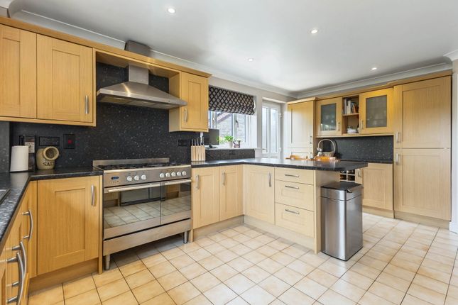 27, Estcourt Drive, Pontefract photo 3