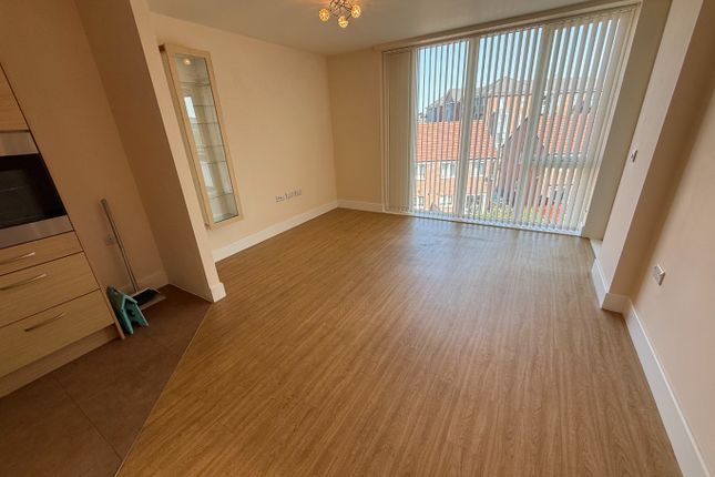 Flat 206, Priory View, Dunstable photo 4
