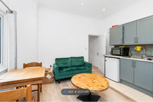 First Floor Flat A Queens Road, Brighton photo 5