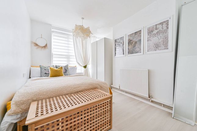 Flat to rent in Thames Street, Greenwich, London