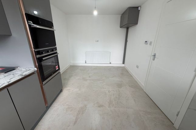 48, Rossefield Road, Bradford photo 4