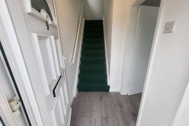 9 Walker Avenue, Wolverhampton photo 3