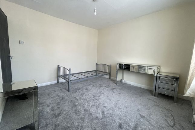 17, Chaucer Avenue, Hayes photo 3
