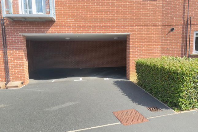 57,Flat 2, Santa Cruz Avenue, Milton Keynes photo 3