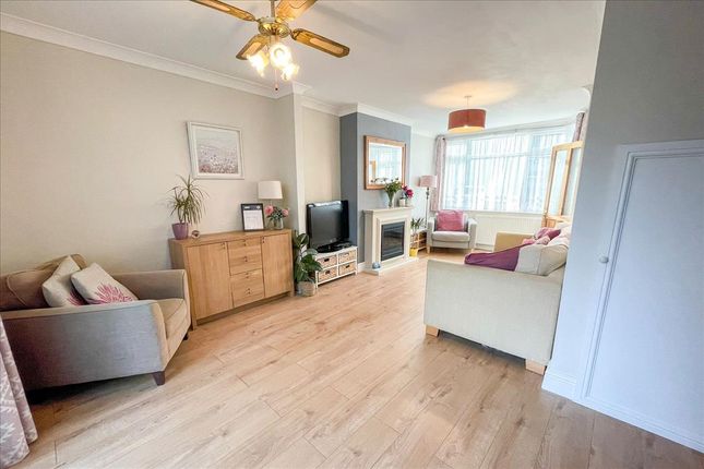 48, Cravan Avenue, Feltham photo 4