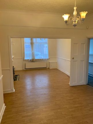 Terraced house to rent in Broadstone Road, Reddish
