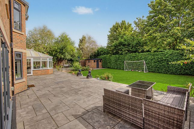 1 Courtney Place, Altrincham photo 4