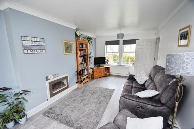 40, Calderwood Close, Bradford photo 3