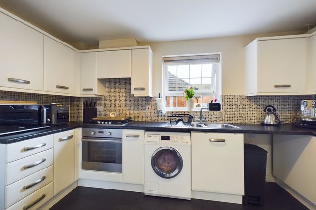 Flat for sale in Kirby Drive, Bramley