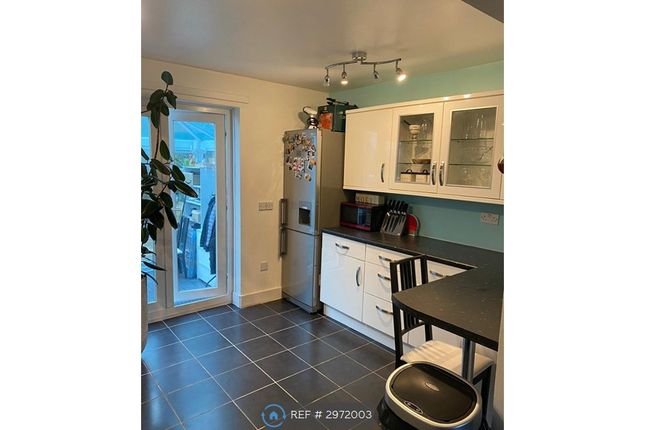 Blyth Close, London photo 4