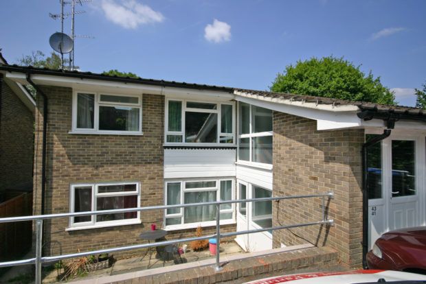 Flat to rent in High Trees, Haywards Heath