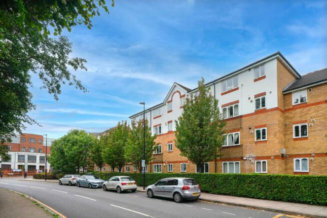 Flat for sale in Telegraph Place, London