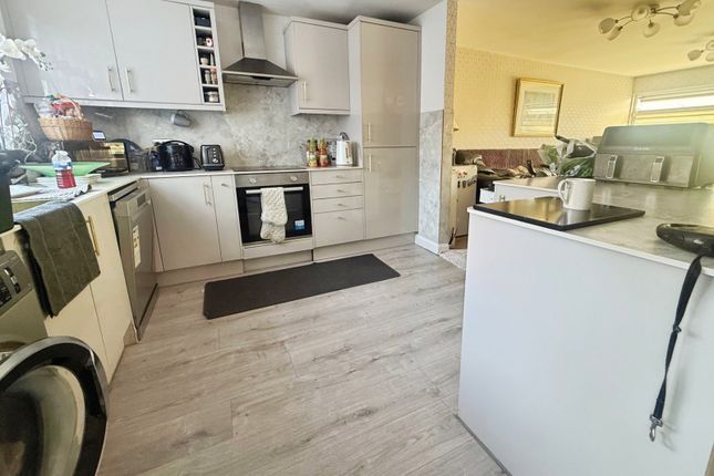 74, Helmsdale Close, Berkshire photo 4