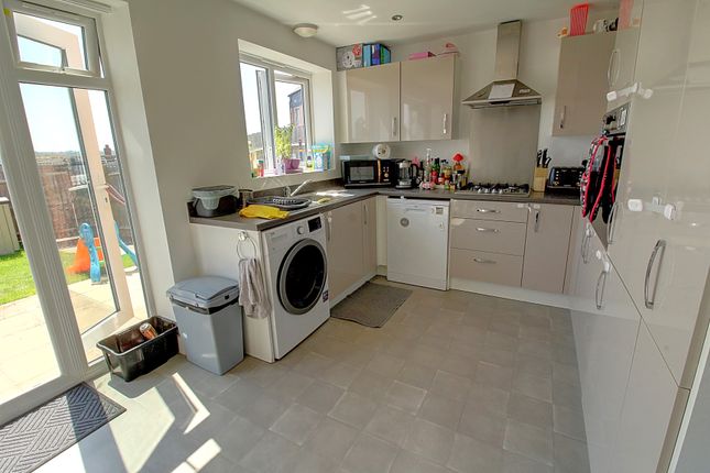 28, Tulip Tree Road, Nuneaton photo 4