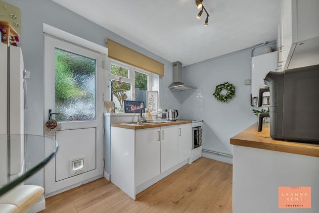 72 Glan-y-Ffordd, Cardiff photo 3