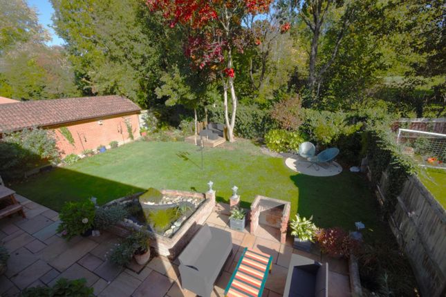 14, Laneside Hollow, Northampton photo 2