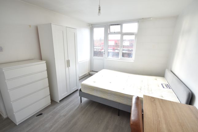 Thumbnail Maisonette to rent in Watney Market, Aldgate