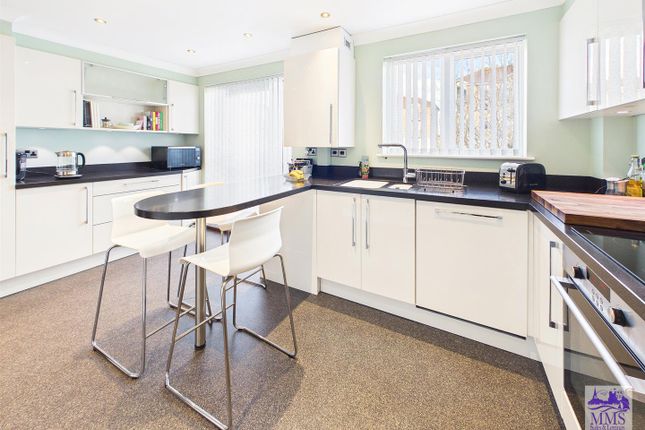 15, Fennel Close, Rochester photo 3