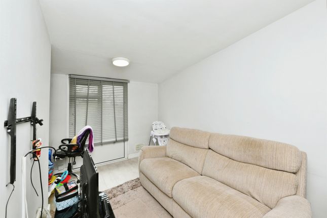 Flat for sale in Upper Mealines, Harlow
