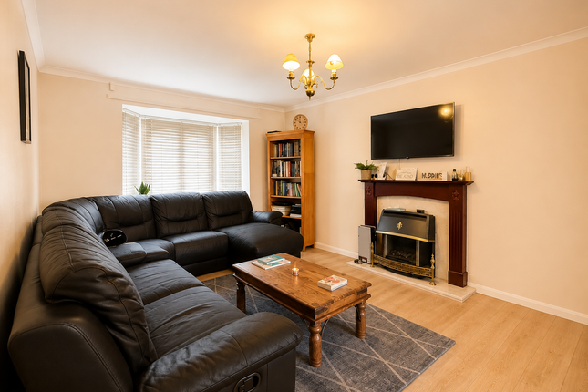 19, Elliot Close, Leicester photo 2