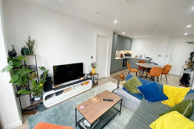 2-bed flat on Apartment A902, Oxygen Tower, Manchester, £280,000