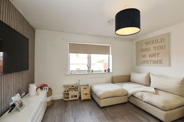 10, Thistly Field, East Grinstead photo 4