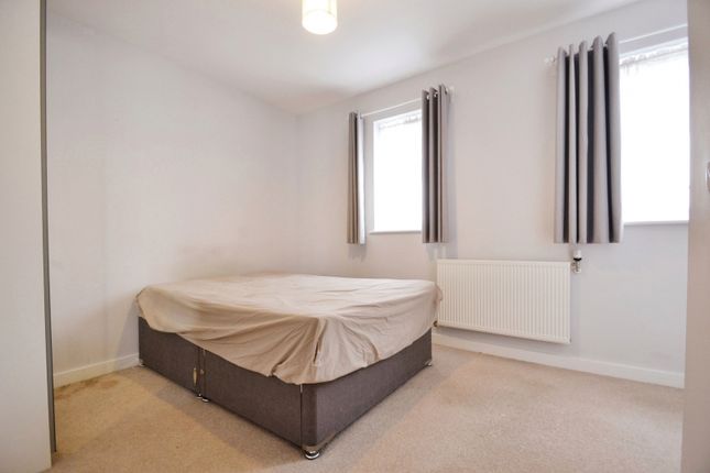 Town house to rent in Ager, Dagenham