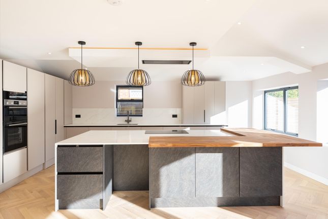 240, Kingston Vale, London photo 2