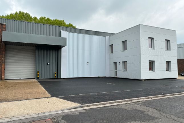 Industrial to let in Units 3 &amp; 4, Saxon Way Trading Centre, Saxon Way, Harmondsworth, West Drayton