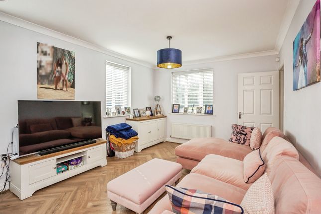 34, Coltsfoot Drive, Bourne photo 4