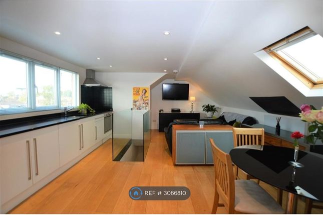 First Floor, A Hounslow Road, Twickenham photo 2