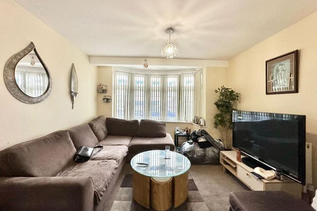 52, Glamis Crescent, Hayes photo 3