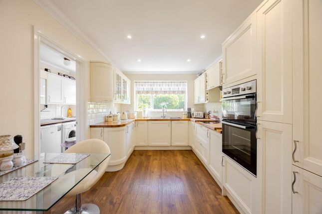 10, Warren Chase, Benfleet photo 2