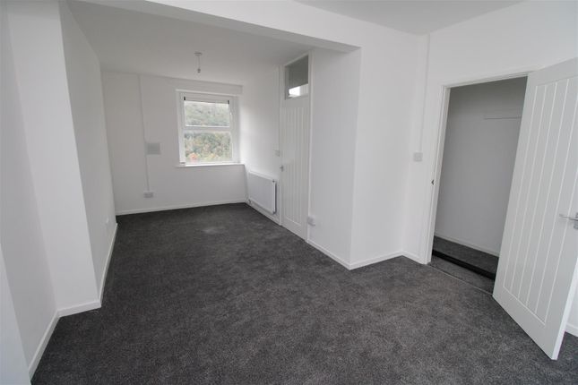 81, Ty'r Felin Street, Mountain Ash photo 3